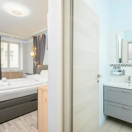 Elegance Palais Palffy Aparthotel 4*