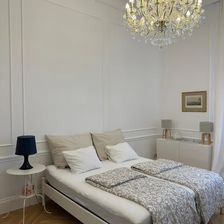 Apartment Royal Schoenbrunn *
