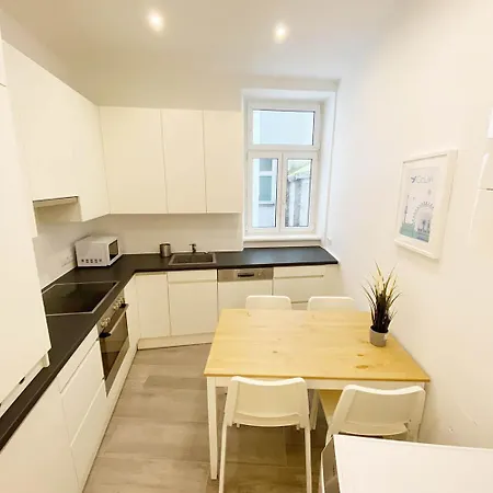 Apartament Charming 3 Bedroom Viena