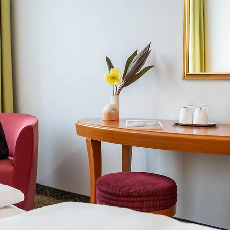מלון Mercure Westbahnhof 4*