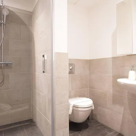 Fabulous Near Center Apartment *