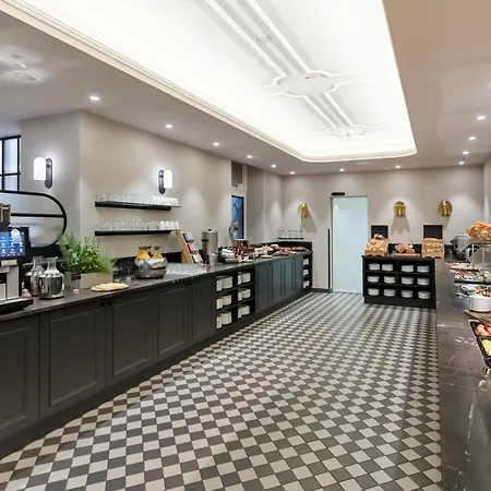 Astoria Hotell 4*