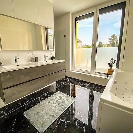 Villa Mit Pool