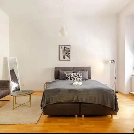 Apartment Stylish Modern Entire Vienna