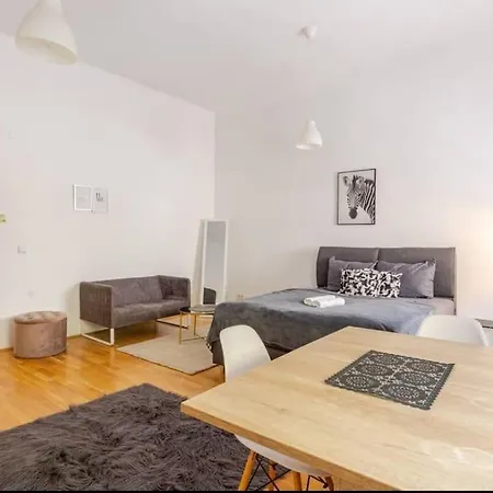 Stylish Modern Entire Apartment *