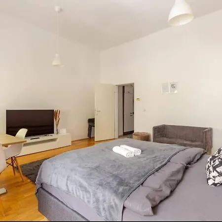 Apartment Stylish Modern Entire