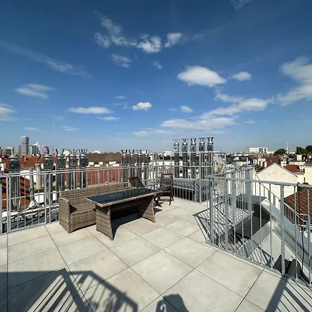 Feelhome-dachterrasse-4 Gaeste-wifi-smarttv Apartment