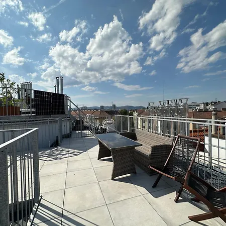 Feelhome-dachterrasse-4 Gaeste-wifi-smarttv Apartment *