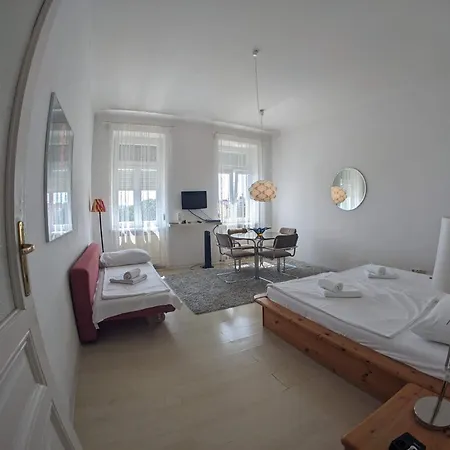 Hotel de apartamente Maximillian 2*