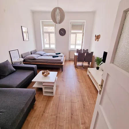 Vega - Favoriten Apartment *
