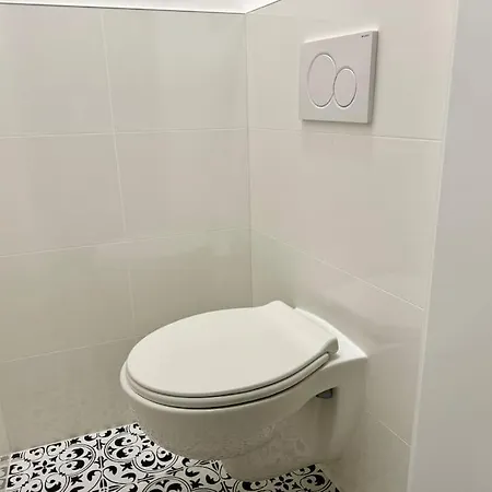 Modern Stylish & Spacious With Balcony Apartment *