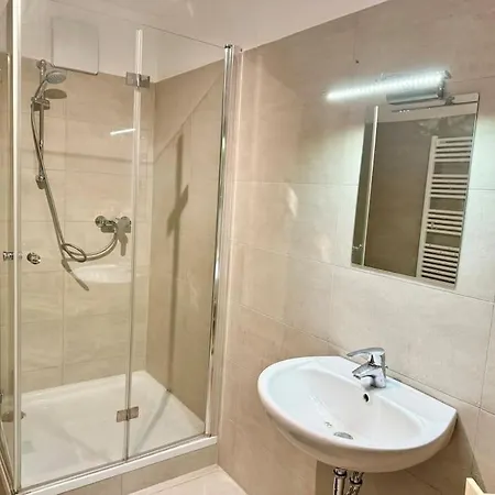 Apartment Modern Stylish & Spacious With Balcony Vienna