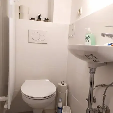 Апартаменты Perfect Location, 2 Min To Main Station, Long Term Вена