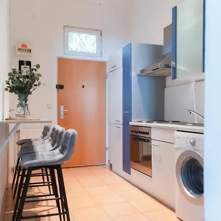 Apartament I 5 Minutes To Metro Wiedeń