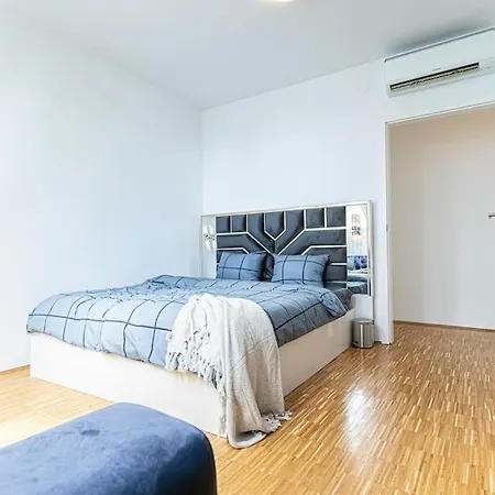 Apartment Super Luxury Apt, Only 12min To Ferris Wheel *