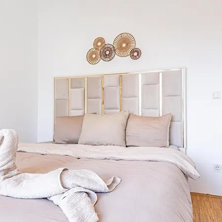 Super Luxury Apt, Only 12min To Ferris Wheel Apartment