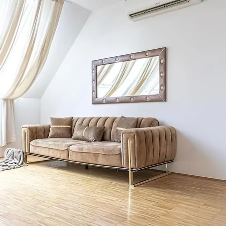 Super Luxury Apt, Only 12min To Ferris Wheel Apartment *