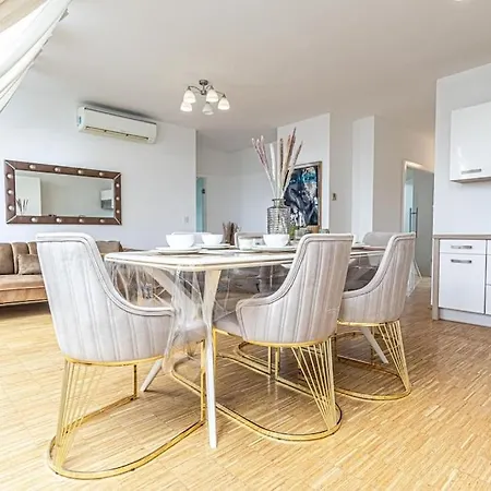 Apartment Super Luxury Apt, Only 12min To Ferris Wheel *