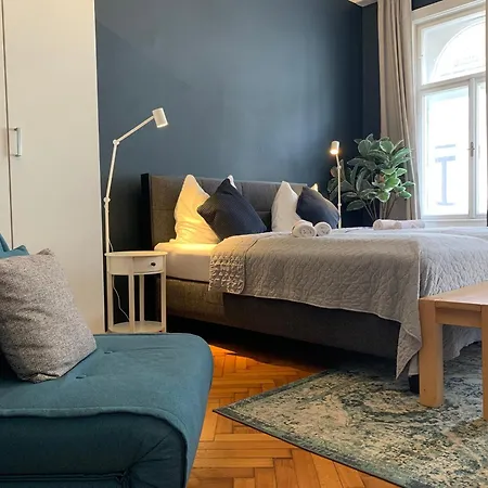 Apartment Grosszuegiger Wiener Altbau Gleich Neben Schoenbrunn *