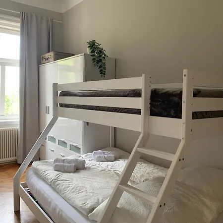 Apartment Grosszuegiger Wiener Altbau Gleich Neben Schoenbrunn Wien