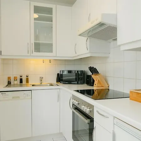 Apartment Hip Perfect For 4 Or 6, Great District, Metro