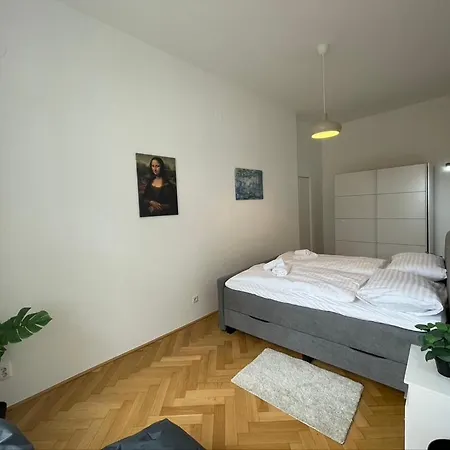 Apartment 4 Red Star 8