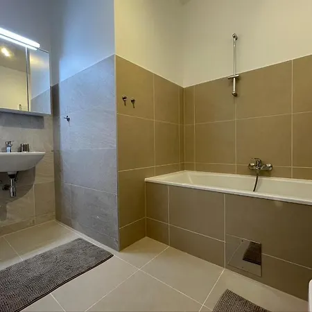 4 Red Star 8 Apartment *