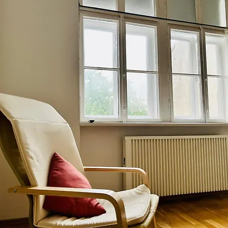 Cosy One Bedroom - 15 Min To Center Apartment *