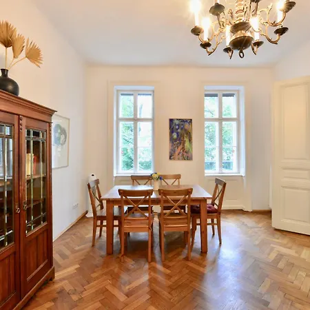 Apartment & Charming Viennese Flat
