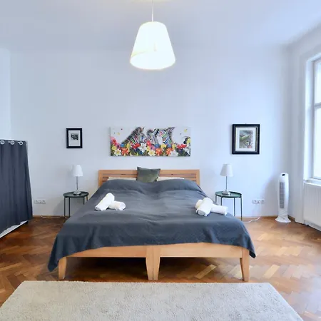& Charming Viennese Flat Apartment