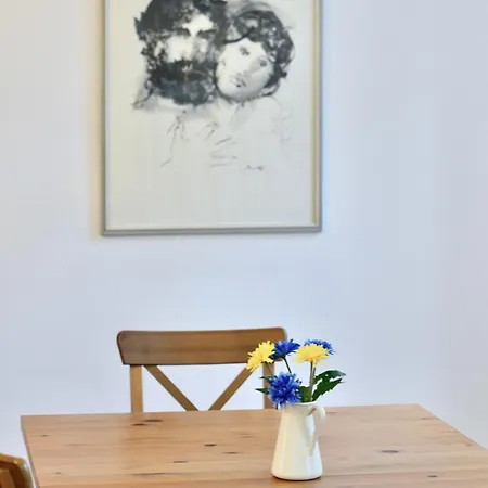 & Charming Viennese Flat