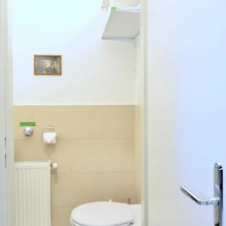 & Charming Viennese Flat