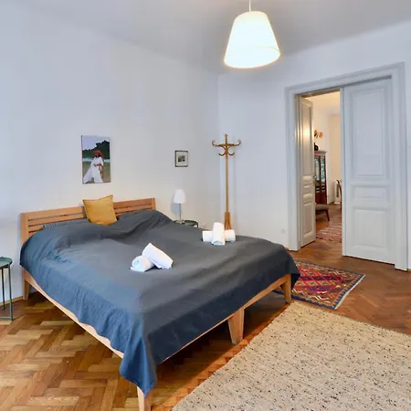 & Charming Viennese Flat * Vienna