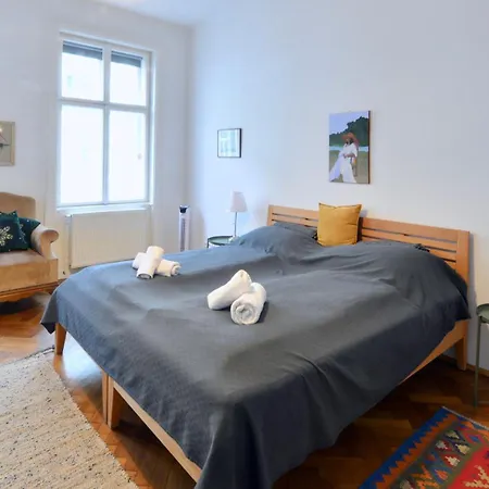& Charming Viennese Flat Apartment *