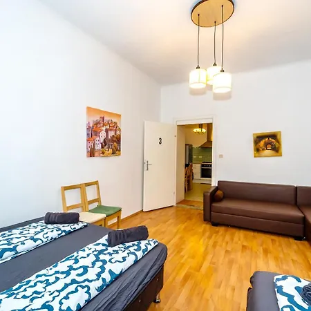 Family - 7 Minutes To Schoenbrunn Palace Aparthotel Vienna