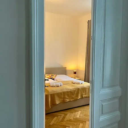 Grosszuegiger Wiener Altbau Gleich Neben Schoenbrunn Apartment