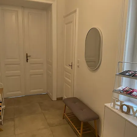 Grosszuegiger Wiener Altbau Gleich Neben Schoenbrunn * Wien