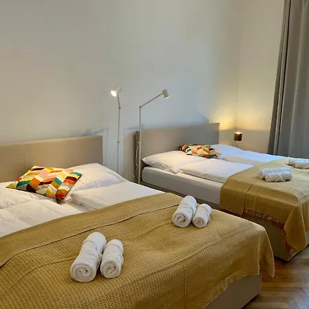Apartment Grosszuegiger Wiener Altbau Gleich Neben Schoenbrunn