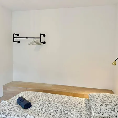 85 M2 Modern With Free Parking *