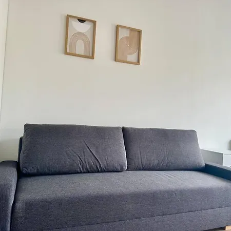 Stylish Modern With Garden Apartment *