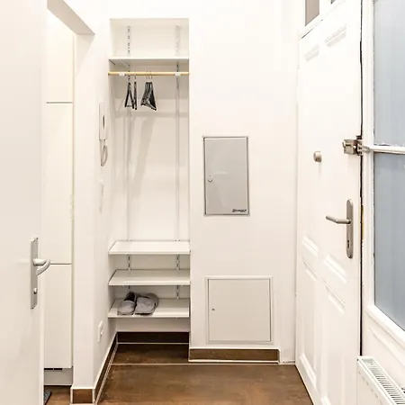 Apartment Modern By Jr Vienna