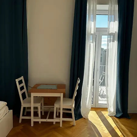Altbaujuwel Mit Terrasse, 14 Apartment *