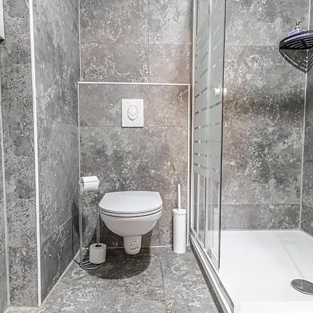 Trendy Near Westbahnhof With Kitchenette & Smart Tv