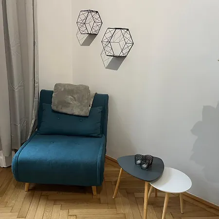 Apartment Grosszuegiger Wiener Altbau Gleich Neben Schoenbrunn