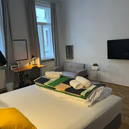 Grosszuegiger Wiener Altbau Gleich Neben Schoenbrunn Wien