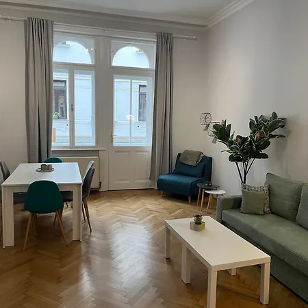 Grosszuegiger Wiener Altbau Gleich Neben Schoenbrunn