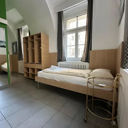 Nocleg ze śniadaniem Housingplus 2*