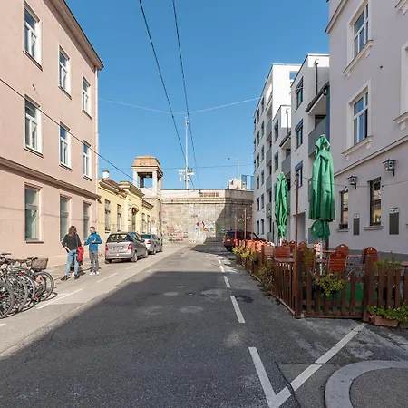 Modernes Und Neues In Ruhelage Nahe Schoenbrunn Apartment Vienna