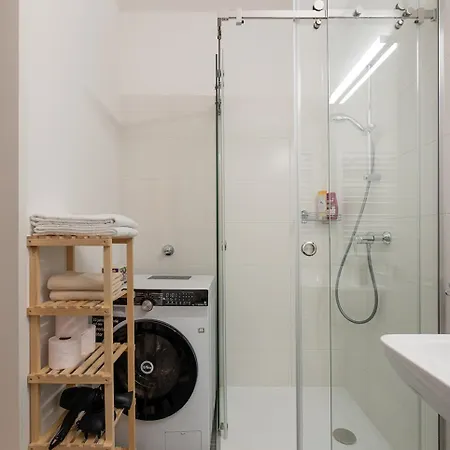 Apartment Modernes Und Neues In Ruhelage Nahe Schoenbrunn Vienna