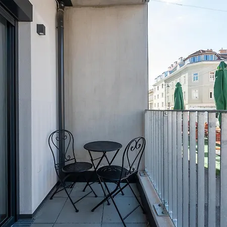 Apartment Modernes Und Neues In Ruhelage Nahe Schoenbrunn Vienna